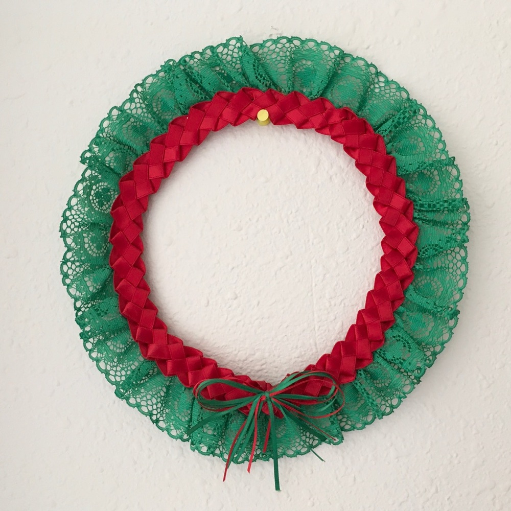 Vtg Handmade wreath lace ribbon bow light weight
